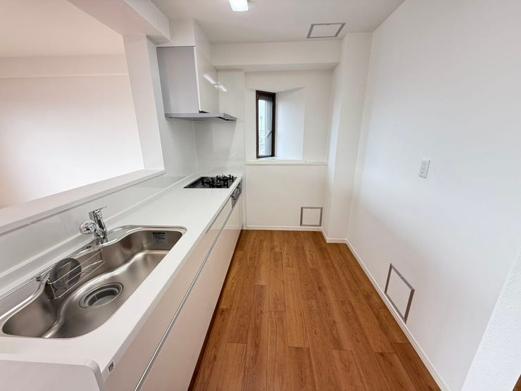 キッチン背面にカップボードを設置希望の方は是非弊社で一度ご相談ください♪様々なバリエーションの中から使いやすさやデザインなどを一緒に楽しく選びましょう♪