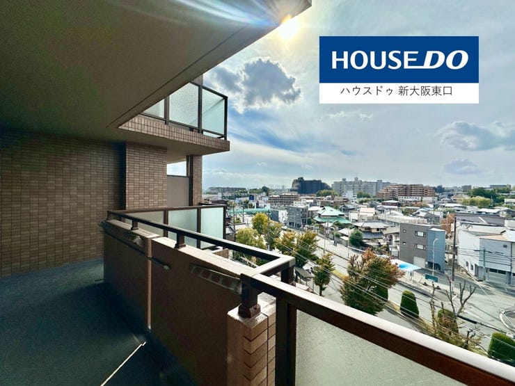 はるか彼方まで見渡せるバルコニーからの眺望。