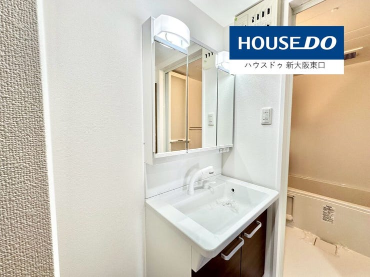 【新調】
三面鏡タイプのシャンプードレッサー