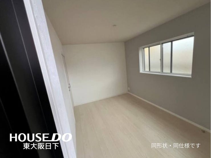 洋室:たっぷり入るクローゼット付!普段使わないものは片づけて居室を広くお使い頂けます♪こちらの画像は同形状・同仕様です!