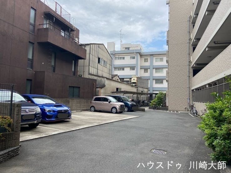 駐車場も前面スペースが大きく、駐車しやすい設計になっています。