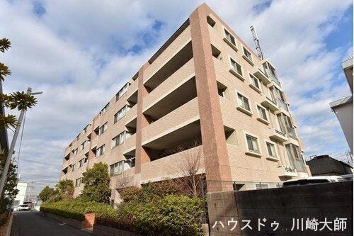 【外観】
角地のため陽当たり・風通し良好。