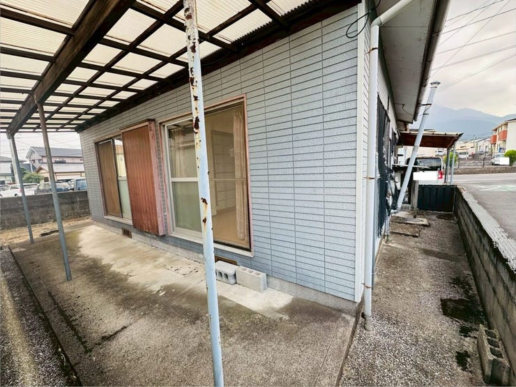 敷地内を北側から撮影