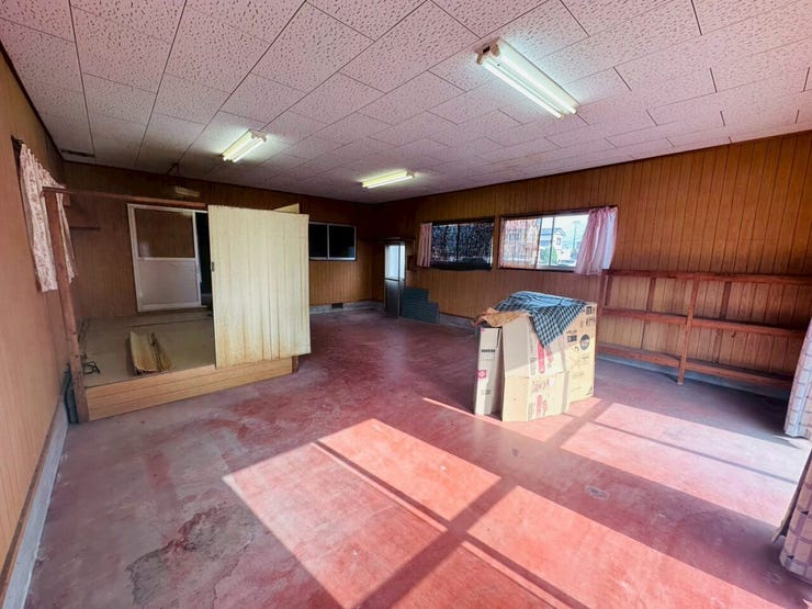 店舗 店舗の他に車庫や趣味などの活用はいかがでしょうか?