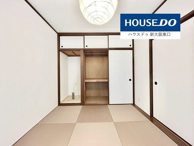 フロアと引き戸が木目調でオシャレですね♪