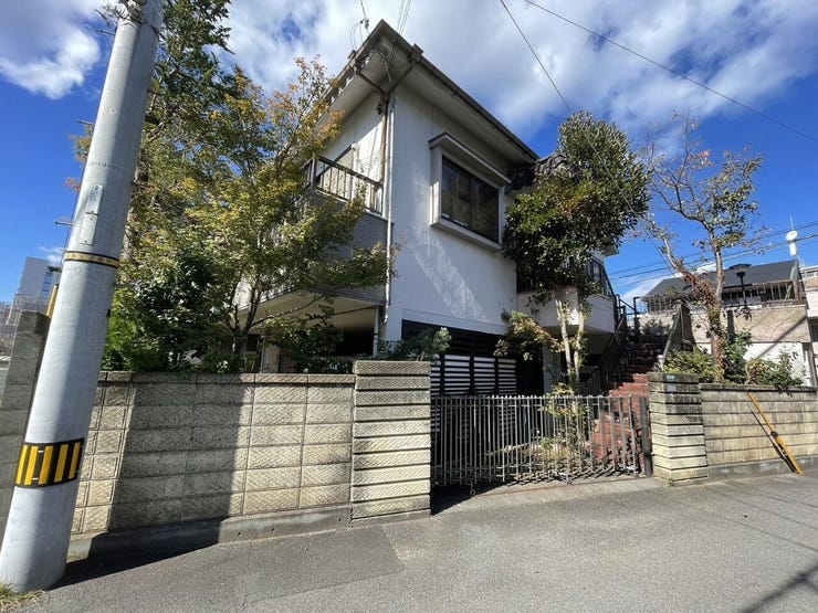 外観を南東側より撮影