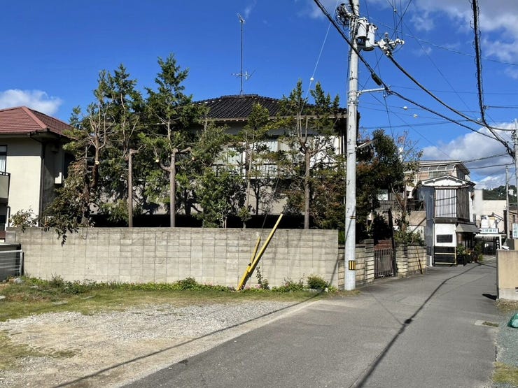 外観を南東側より撮影