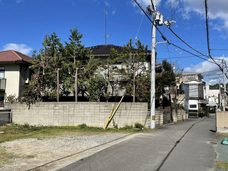 外観を南東側より撮影