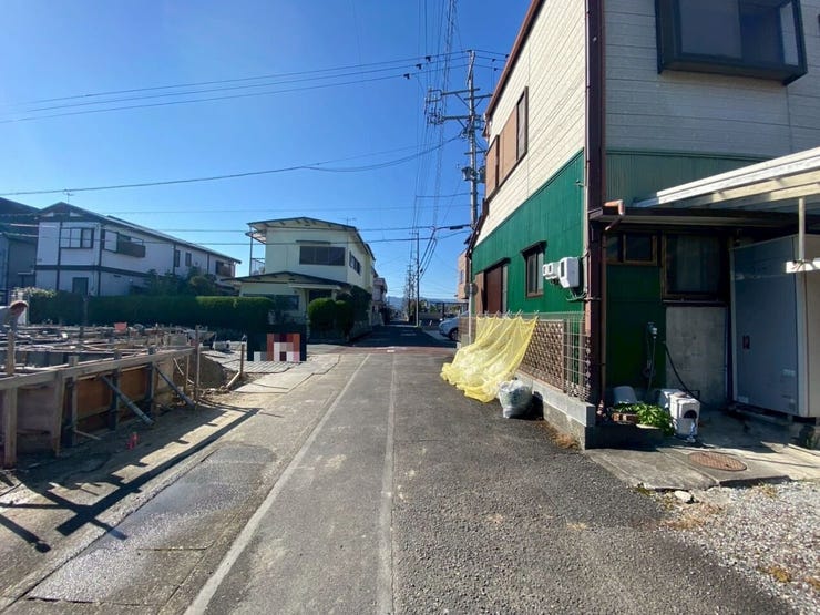 物件より北側に面した道路は
通り抜け不可です♪