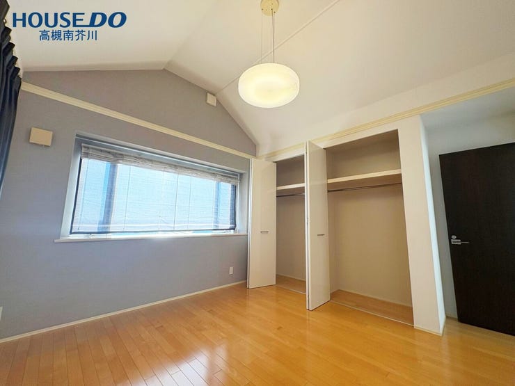 約8帖の洋室です。CLが2か所あります。