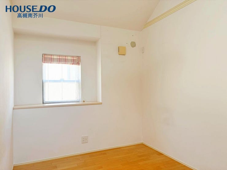 約5.1帖の洋室です。