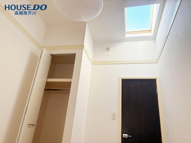 約5.1帖の洋室には天窓があります。