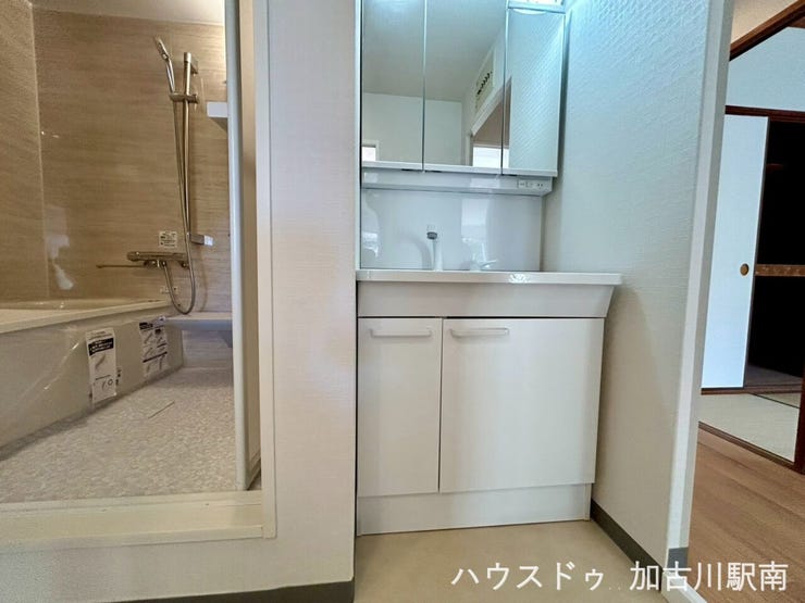 洗面所から浴室・脱衣所への導線がスムーズで、朝の身支度やお風呂タイムも快適♪
子どもと一緒でも動きやすく、家族みんなが使いやすい設計です♪