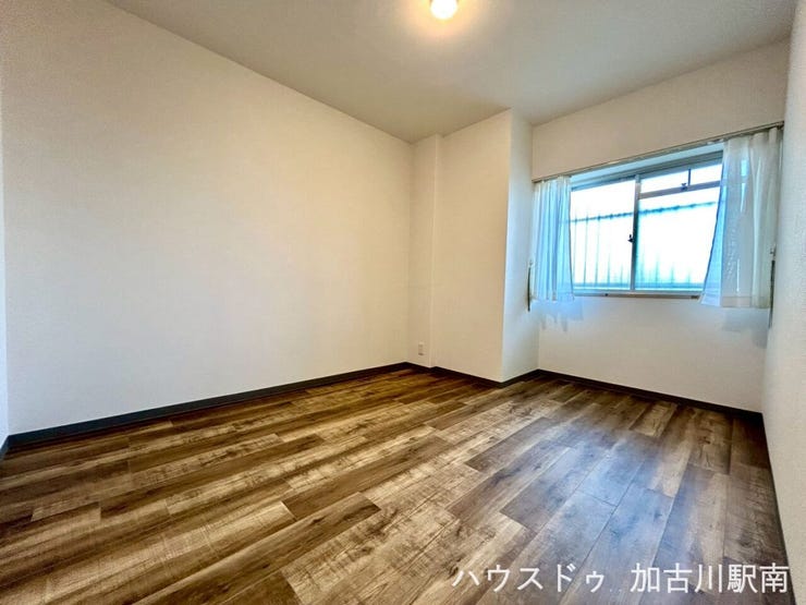 木のぬくもりを感じる洋室で、心も体もリラックス♪