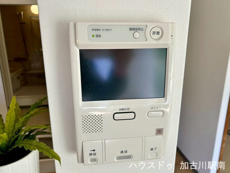 モニターで相手の顔を確認できるので、無理なく対応できて安心♪
急な訪問にも落ち着いて対応できる、心強い設備です♪