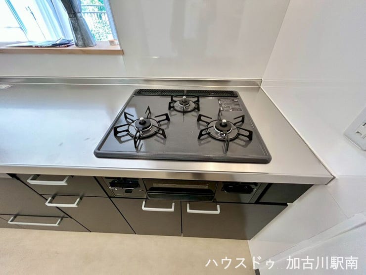 「あと1口あれば…」そんな悩みとはもうサヨナラ♪
コンロ3口で、時短調理も本格料理も思いのままに♪