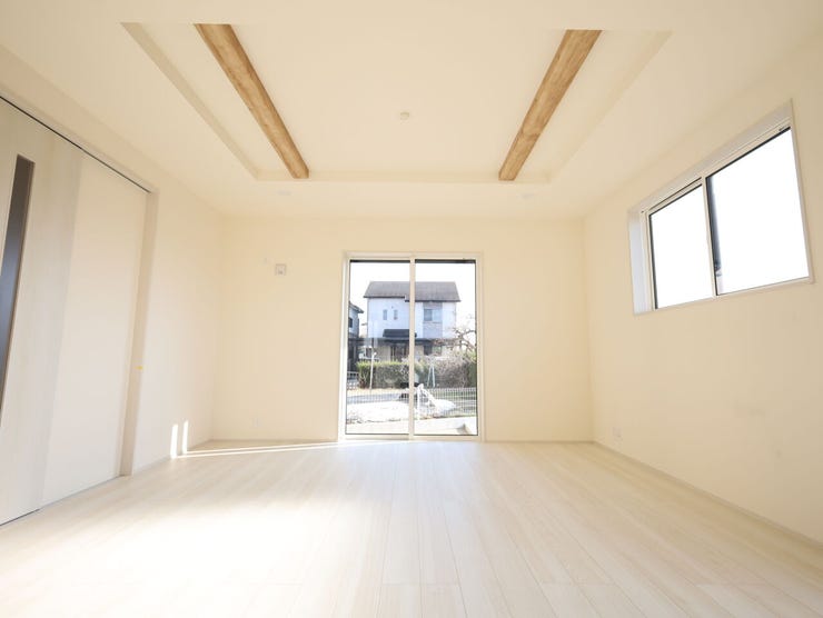 家具の設置がしやすい縦長のレイアウト。シンプルな内装は、どんなインテリアとも相性が良く馴染みます。