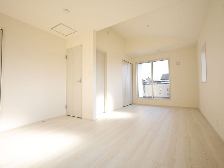 将来の家族構成の変化にも対応できる可変性の高い間取り。洋室を2部屋に分けて使える柔軟な設計が魅力です。