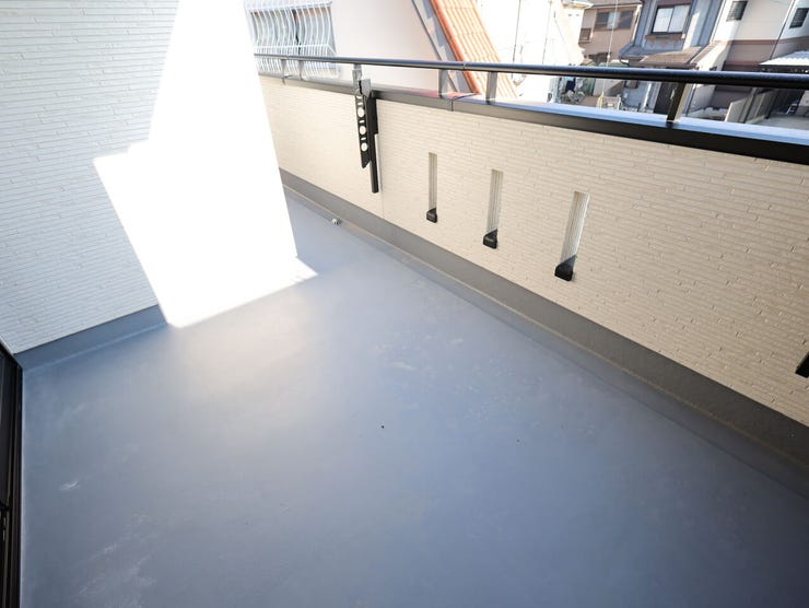 インナーバルコニーなので急な雨の時にも安心です!