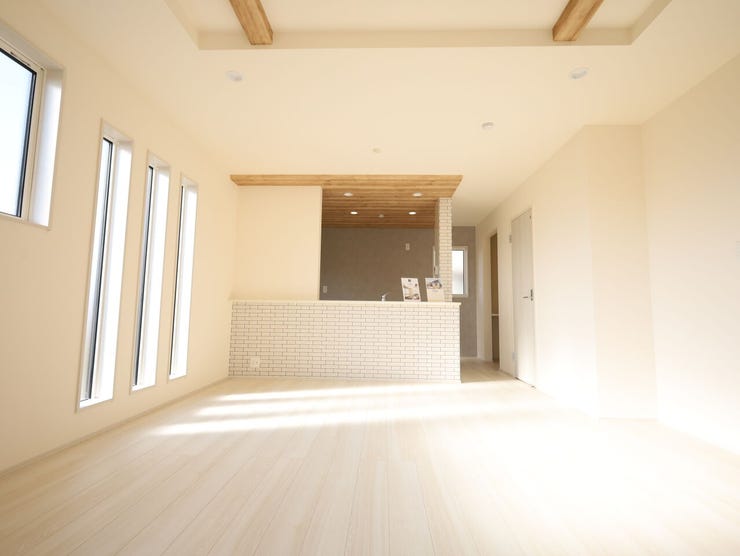 広々とした、明るく開放的なリビング。心地よいくつろぎが、毎日の暮らしを豊かにします。