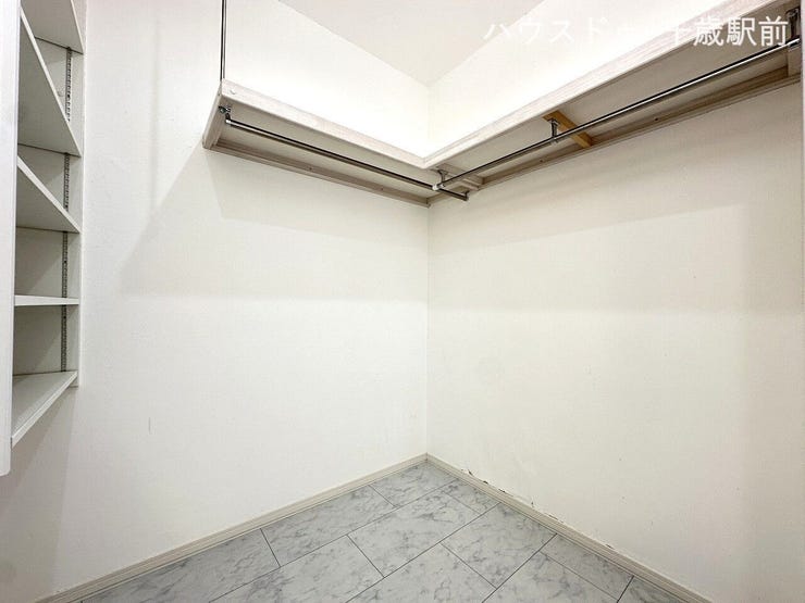 ☆衣類や季節物をスッキリ収納できるウォークインクローゼット付き♪