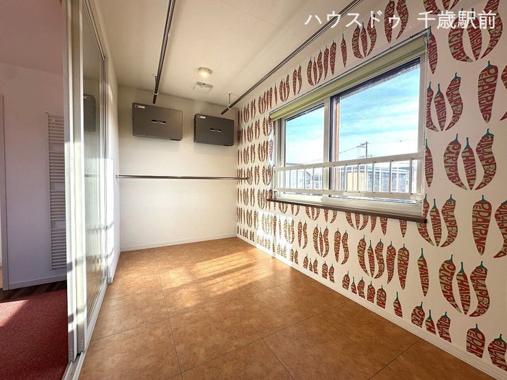 ☆洗濯物干しやくつろぎスペース等様々な用途で活用できるインナーバルコニ付き♪