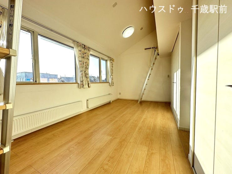 ☆10.7帖の洋室に間仕切りを入れて、4LDKに間取り変更も可能☆