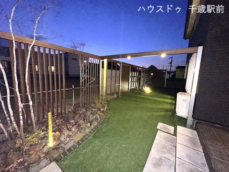 ☆ライトアップされた庭は、夜でも美しい景観を楽しめます♪