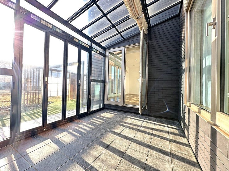 ☆食事やリラックスタイム等多目的に活用できるテラス付き♪