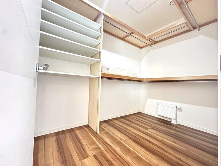 ☆ウォークインクローゼット2ヵ所あり、暮らしの収納力を大幅にアップ!季節物の入替えもスムーズに♪