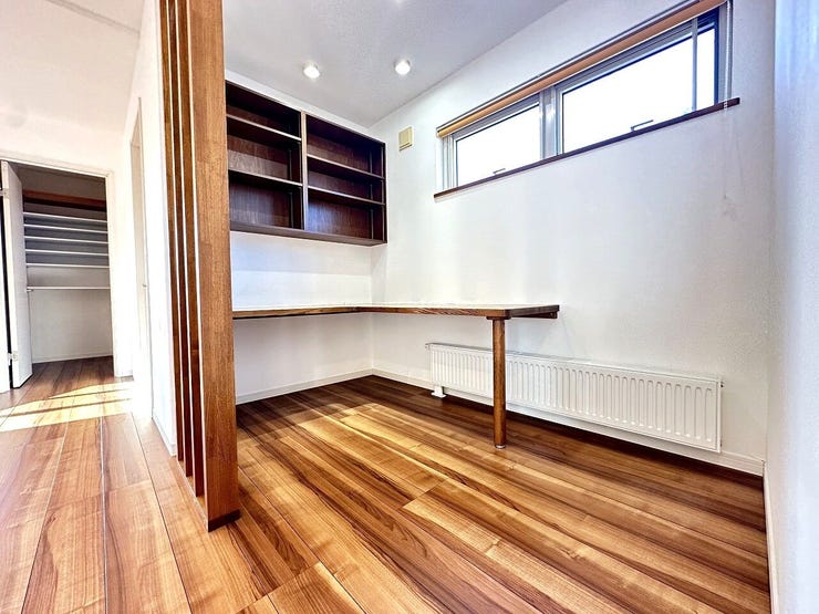 ☆2階にはテレワークや勉強スペースとして活用できる書斎あり♪