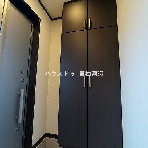 玄関:下駄箱もあるので玄関を広くお使いいただけそうです。
※一部CG家具消し加工処理をしています。