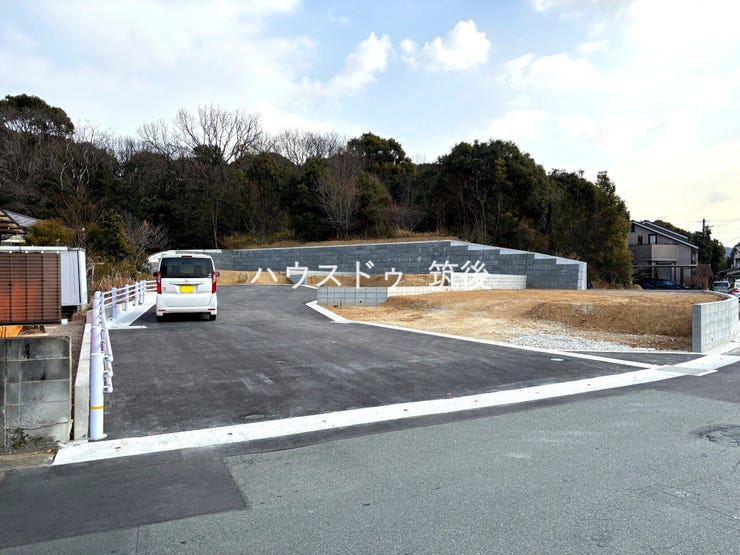 【外観】
新規造成済み分譲地。前面道路も整備され、スムーズに進入できます