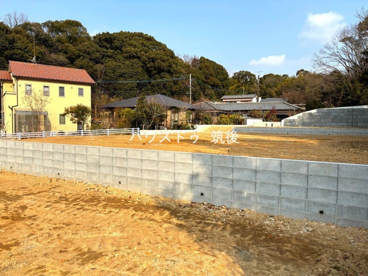 別角度からの敷地全体。建築プランの検討がしやすい広さです