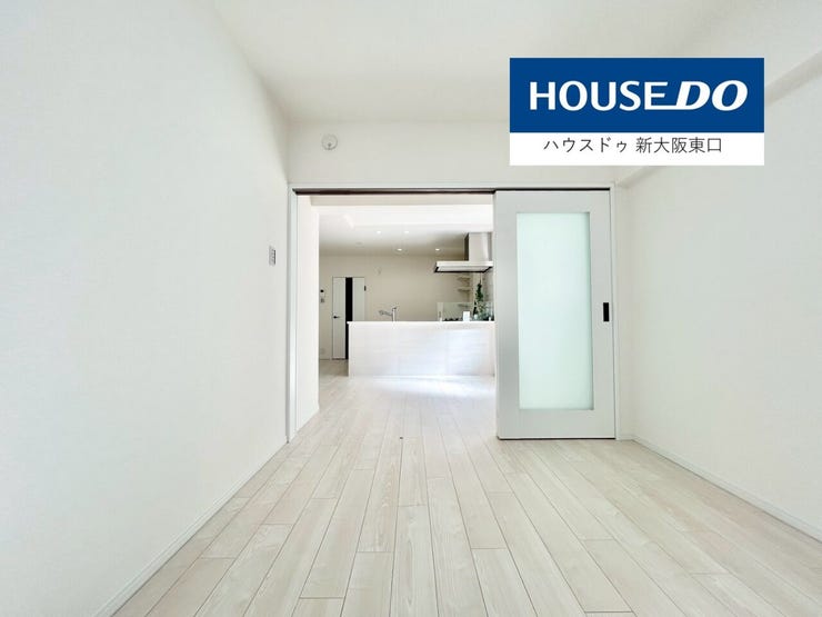 上から吊っているタイプのスライドドア
軽くて使い勝手がよいです。