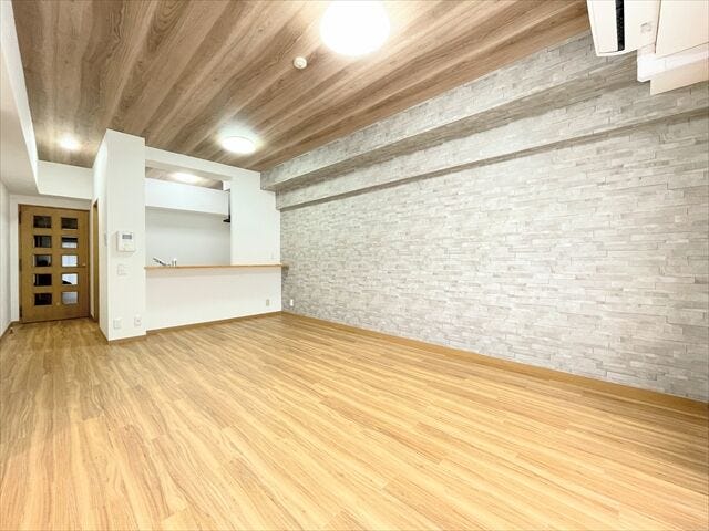 リビングとダイニングキッチンがワンフロアに集まった開放的な空間。
できた料理をすぐに食卓へ運べるのも嬉しいところです。