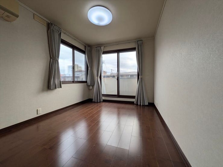 二面採光で、明るく、風通しのよい空間が広がっています