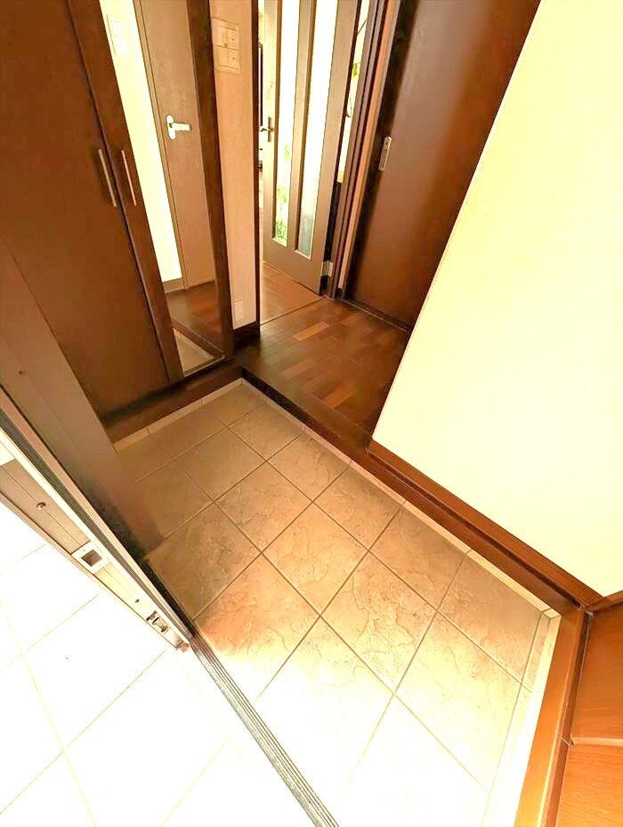 玄関は引き戸です。
広く使えますね。
2025/11/6撮影