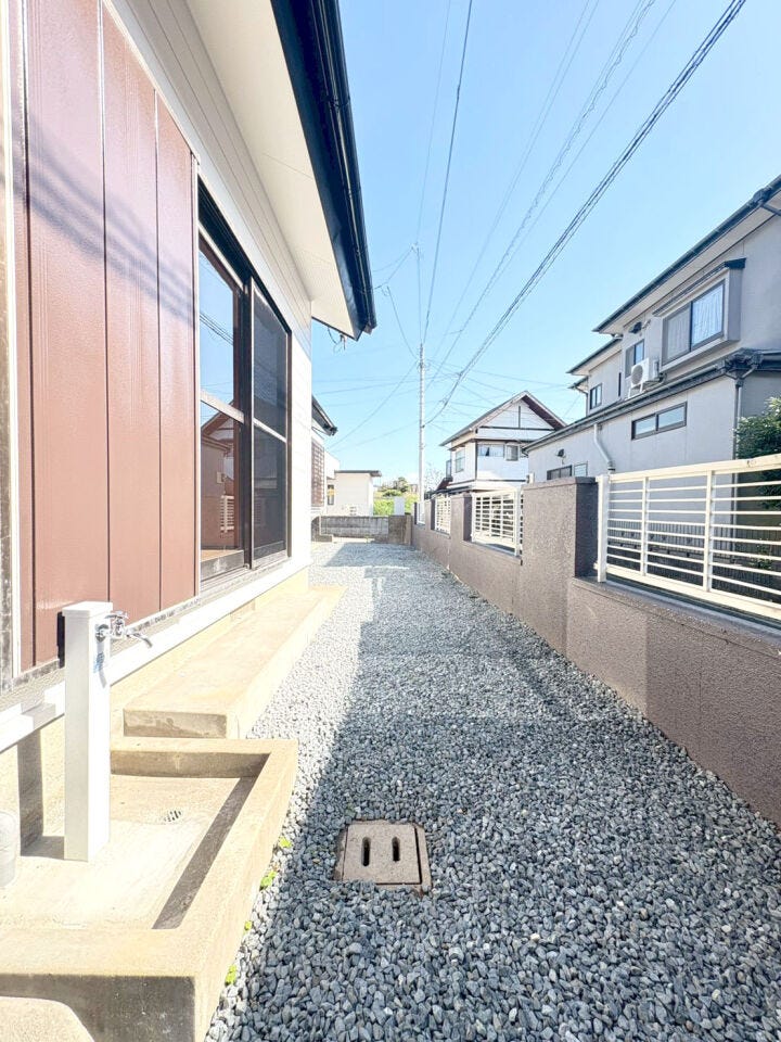 小倉南区沼南町 4LDK中古戸建♪2025年10月内外装リフォーム済み♪ドラッグストアまで徒歩約7分♪
