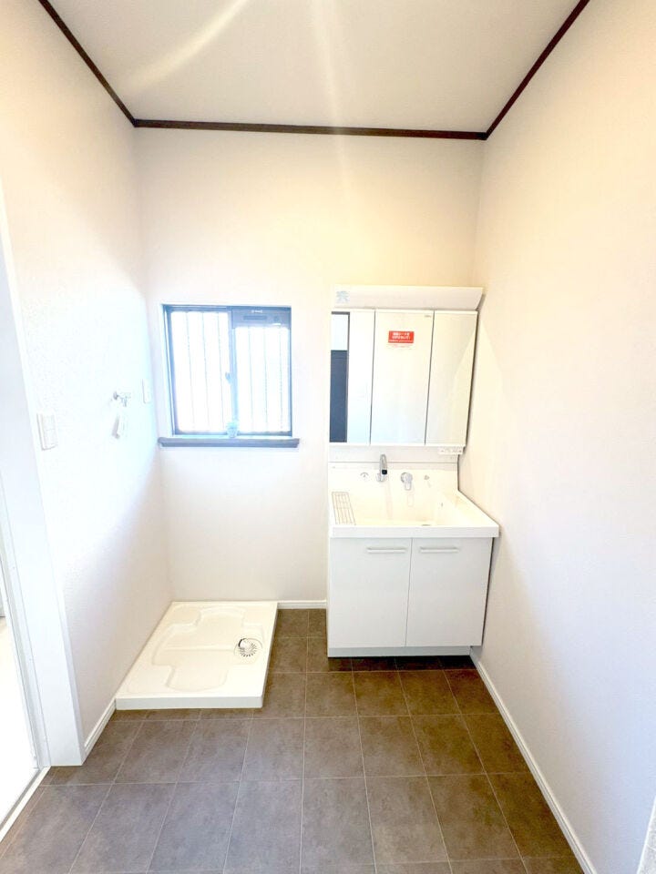 小倉南区沼南町 4LDK中古戸建♪2025年10月内外装リフォーム済み♪ドラッグストアまで徒歩約7分♪