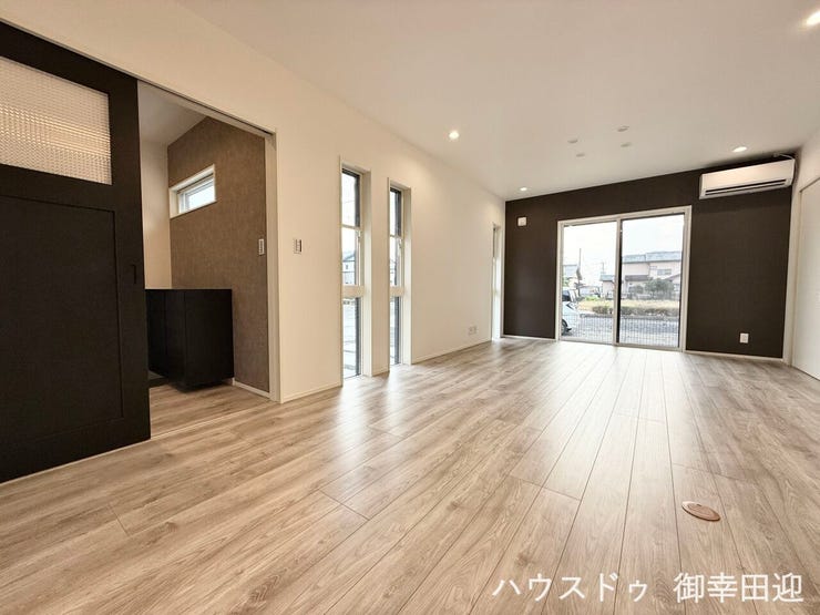 ■□■安らぎと笑顔の中心地■□■陽光が優しく降り注ぎ、会話が自然と弾む。ここでは、毎日が特別な時間へと変わります