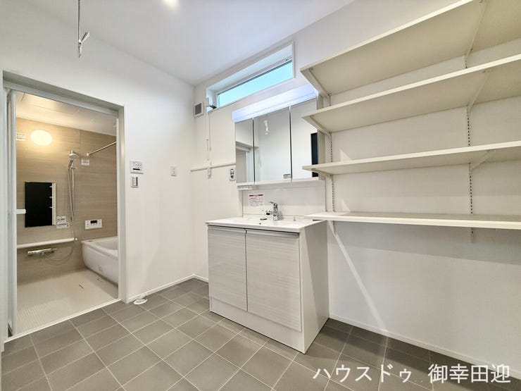 ■□■清々しいリフレッシュ空間■□■自分を磨き、気持ちを切り替える。心地よい光が差し込むプライベートスペース