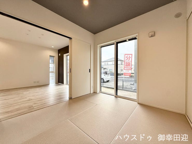 ■□■憩いと多用途の万能空間■□■ゲストをもてなし、昼寝や家事にも使える、畳のぬくもりが心地よい多目的スペース