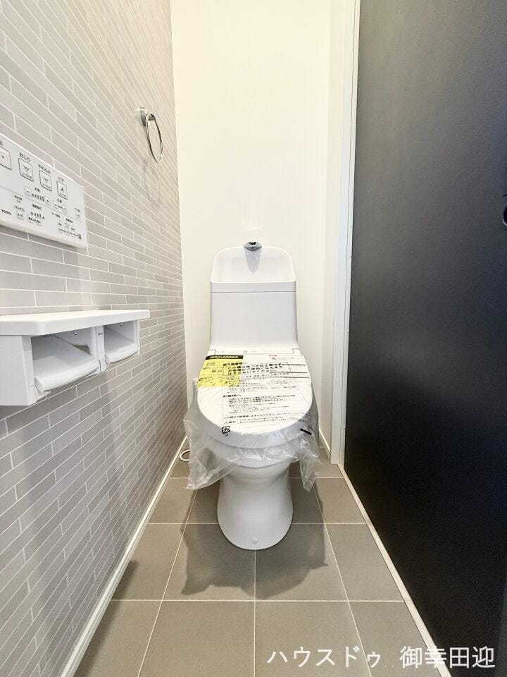 ■□■安らぎのひとときを提供する場所■□■清潔さと静けさを両立した空間。心落ち着くひとときを過ごせる、プライベートなレストルームです