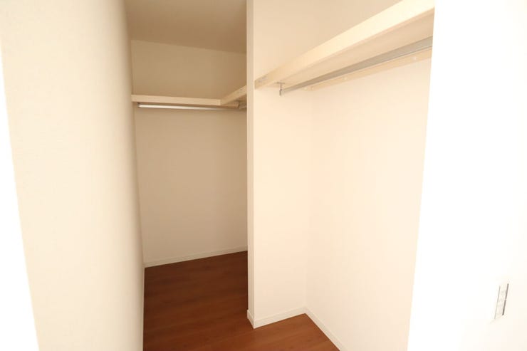 ◇ウォークインクローゼット◇ 同仕様
季節物のお洋服などしっかり収納できます♪旅行鞄などかさばる収納もすっきり片付きますね♪