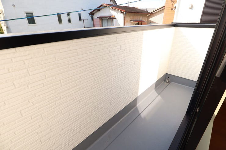 ◇バルコニー◇ 同仕様
南向きバルコニー♪
陽当たりが良く洗濯物が良く乾きそうです♪