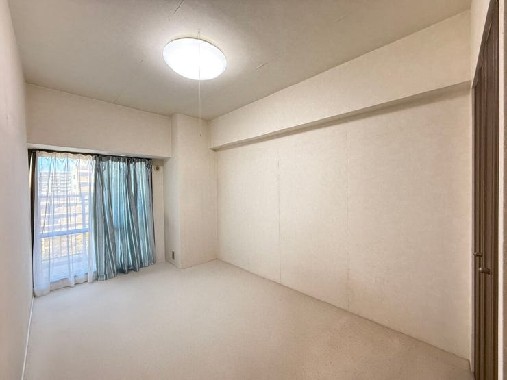 *洋室6.7帖*
※家具消し加工を施してあります。
