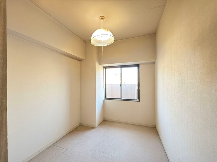 *洋室4.6帖*
※家具消し加工を施してあります。