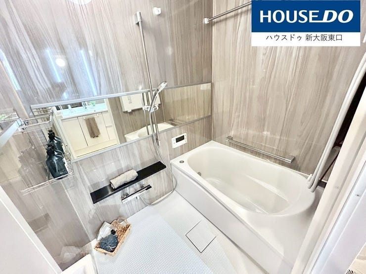 ワイドミラー備え付けのバスルーム★追い炊き機能有り♪