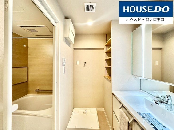 三面鏡収納豊富な洗面台★